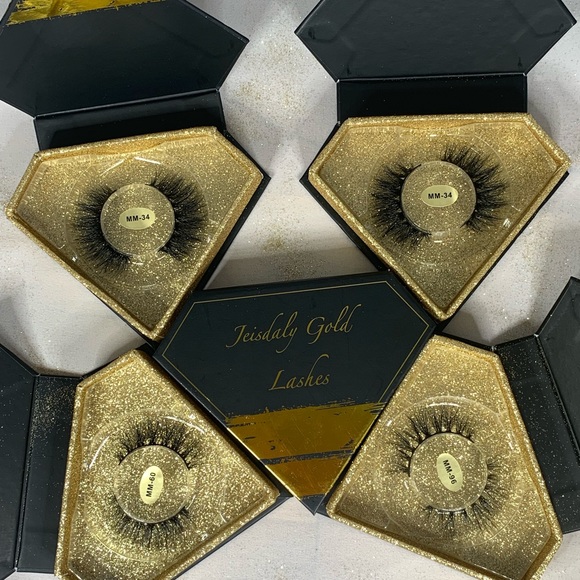 Lashes - Picture 2 of 7